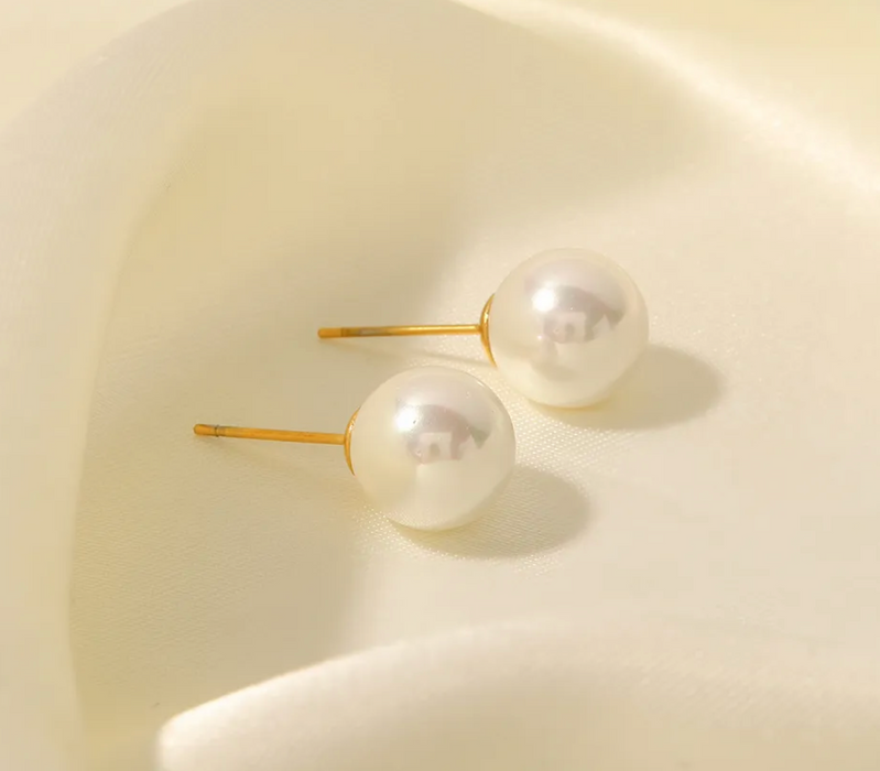 PEARL STUDS