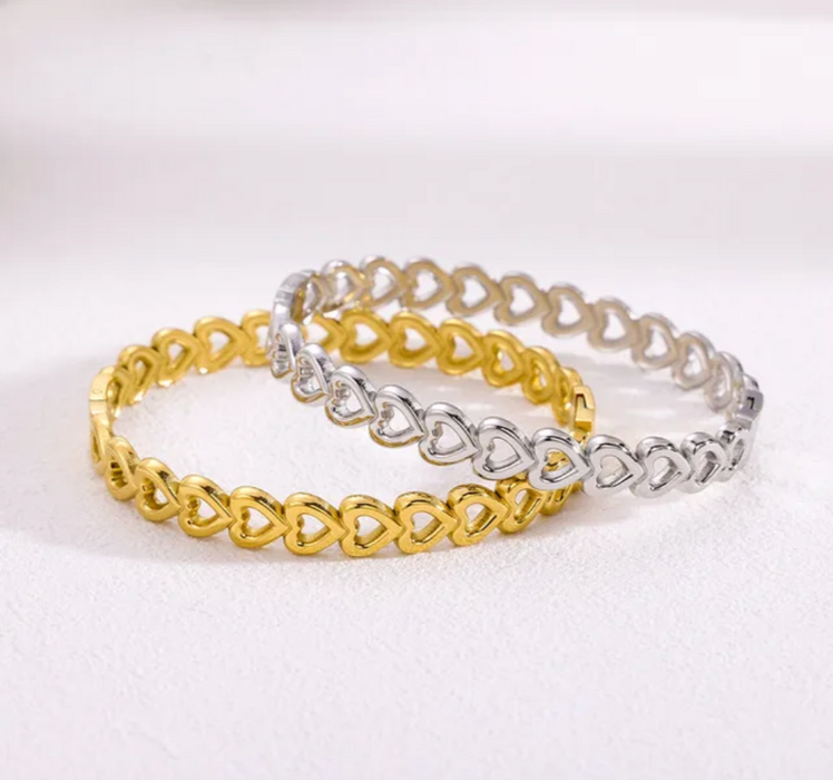 HEARTS BANGLE BRACELET 💧
